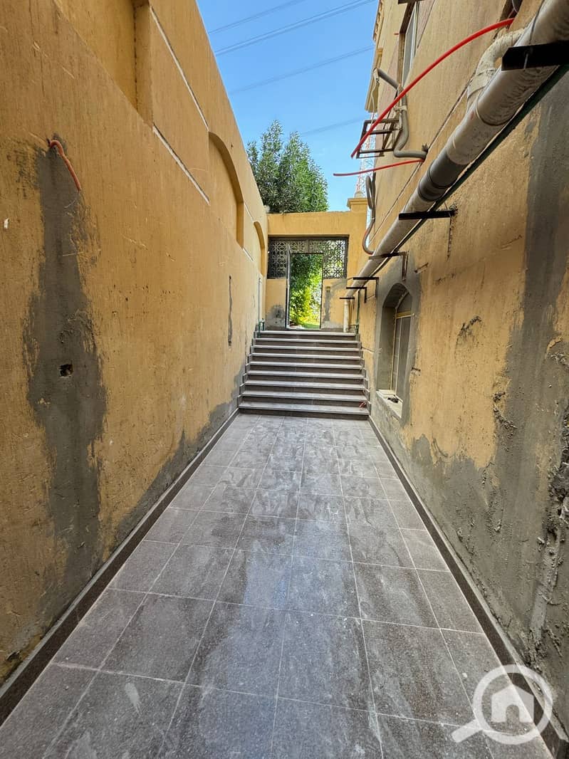 Duplex for sale at an attractive price in October Gardens, with an area of 270 square meters, super lux finishing, and the price is a surprise. - Więcej