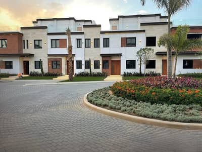 3 Bedroom Townhouse for Sale in New Cairo, Cairo - 8b65b9d7-f8a6-4010-95ab-75977a0c999a. jpg 3 Bedroom Townhouse for Sale in New Cairo, Cairo - 8b65b9d7-f8a6-4010-95ab-75977a0c999a. jpg