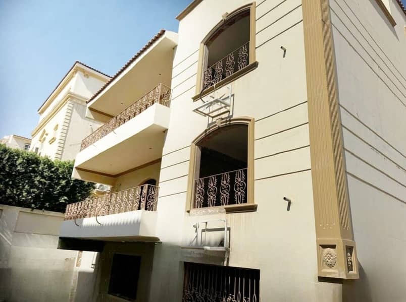 Standalone villa for sale in West Somed – Neighborhood 9 – 6th of October Corner plot with a clear sea view | 5000 sq m garden with usufruct rights - Ansicht 2