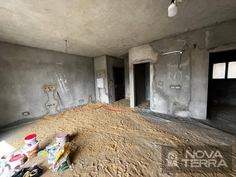 15 Penthouse for sale in Six West Compound, Beverly Hills – Sheikh Zayed-image-15. jpg