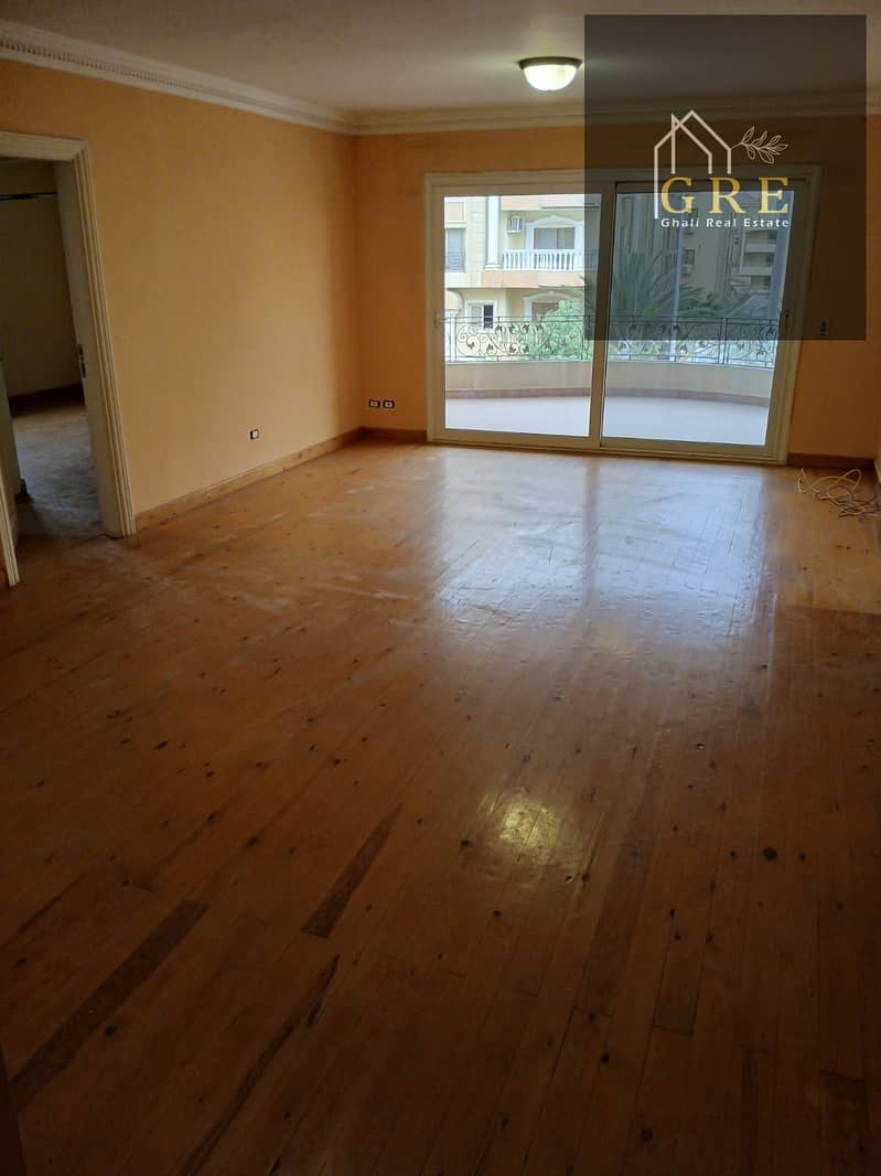 A unique duplex opportunity for sale in 6th of October – Mohandessin Square – Sixth Tourism Area – 420m + 150m private garden – Super Lux finishing and a very upscale location. - Widok 3