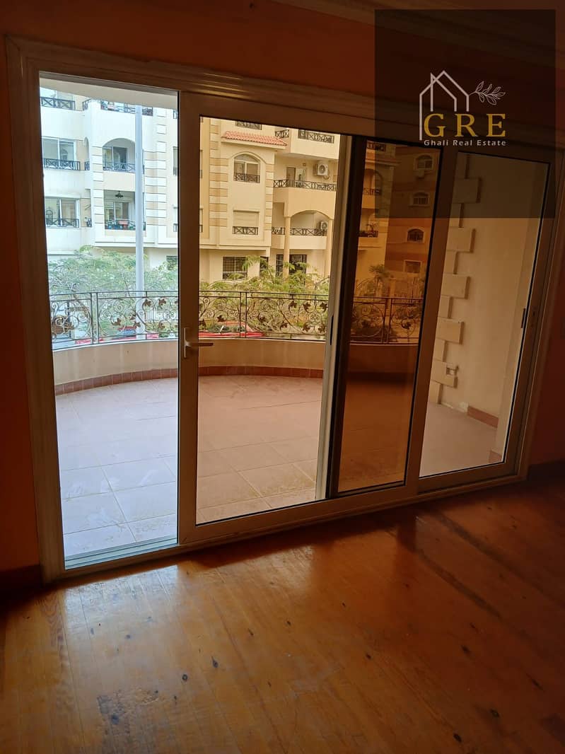 A unique duplex opportunity for sale in 6th of October – Mohandessin Square – Sixth Tourism Area – 420m + 150m private garden – Super Lux finishing and a very upscale location. - Widok 4