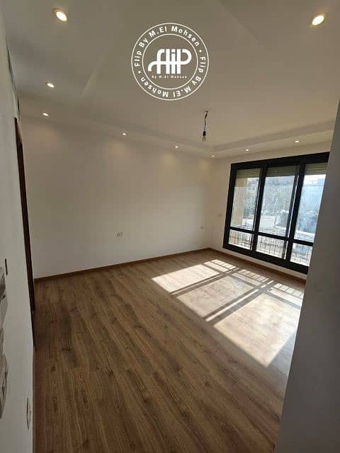 City Villa For Sale In westown - Więcej