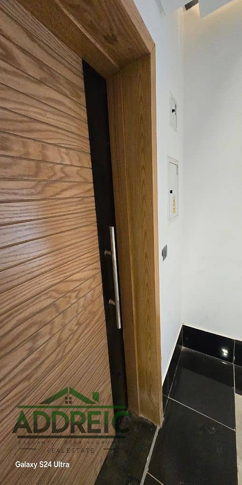 130 sq m apartment, ready for immediate occupancy (unfinished), 2 bedrooms, 2 bathrooms, private garden, garage, building caretaker, 743,000 down paym - Mehr