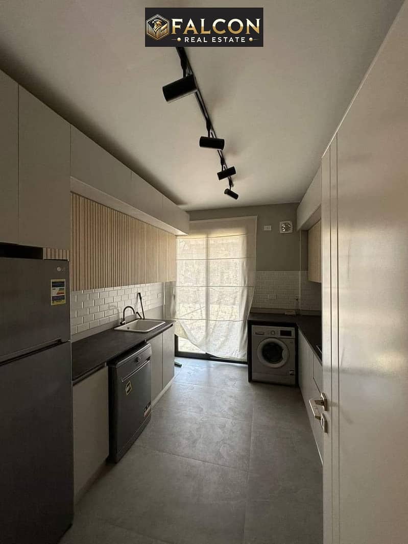 For sale: a fully finished VIP apartment with air conditioning, 30% discount for cash payment, in Heliopolis, minutes from Nasr City, under the superv - Widok 4