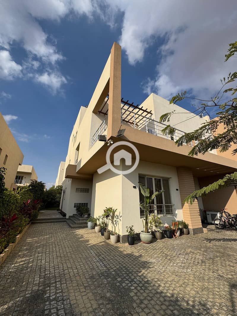 Immediate receipt at Grand Heights compound, Twin House villa, with a building area of 330 sqm and a land area of 383 sqm. - Widok 2