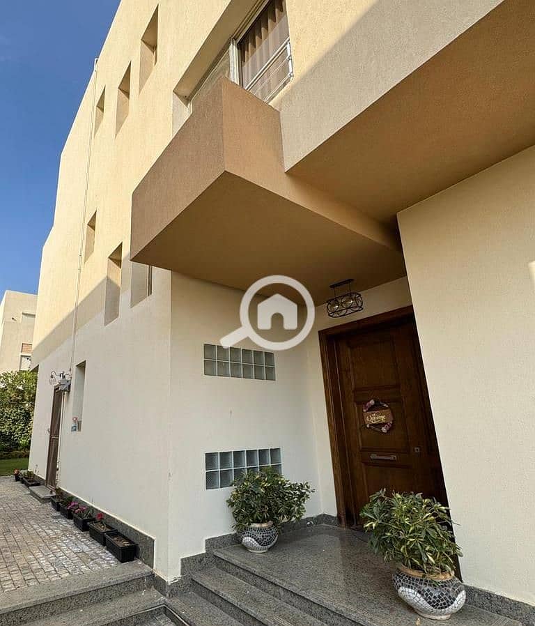 Immediate receipt at Grand Heights compound, Twin House villa, with a building area of 330 sqm and a land area of 383 sqm. - Więcej