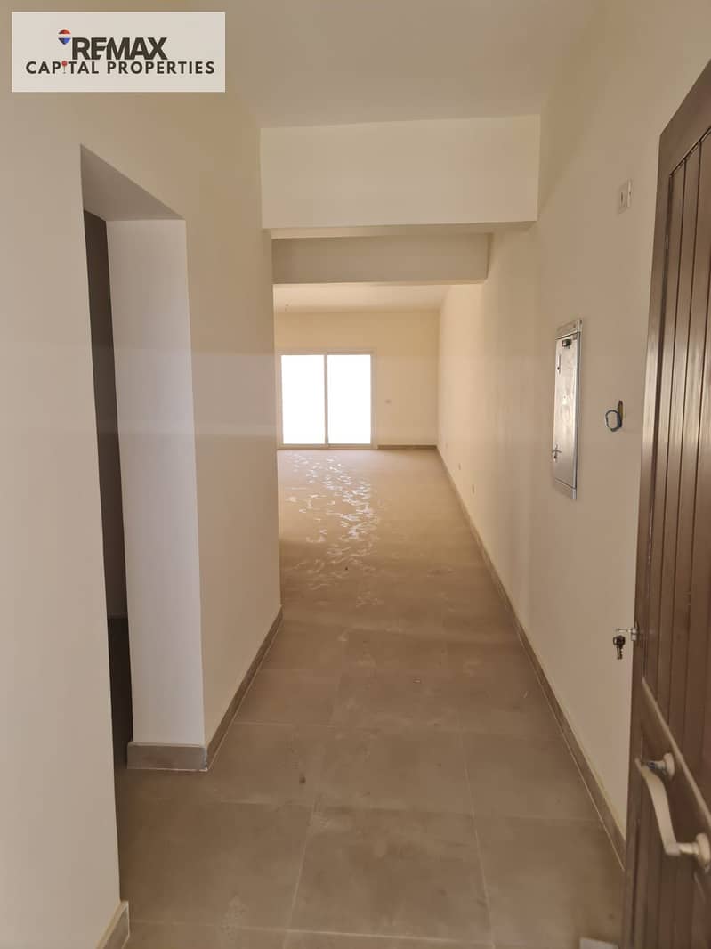 Immediate receipt completed, open view directly onto the landscape and the iconic Tower House Quarter, VIP area. – pohled 3