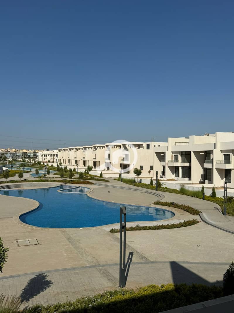 Townhouse Villa for Sale at a Special Price in Sheikh Zayed, Lake West Compound - Widok 5