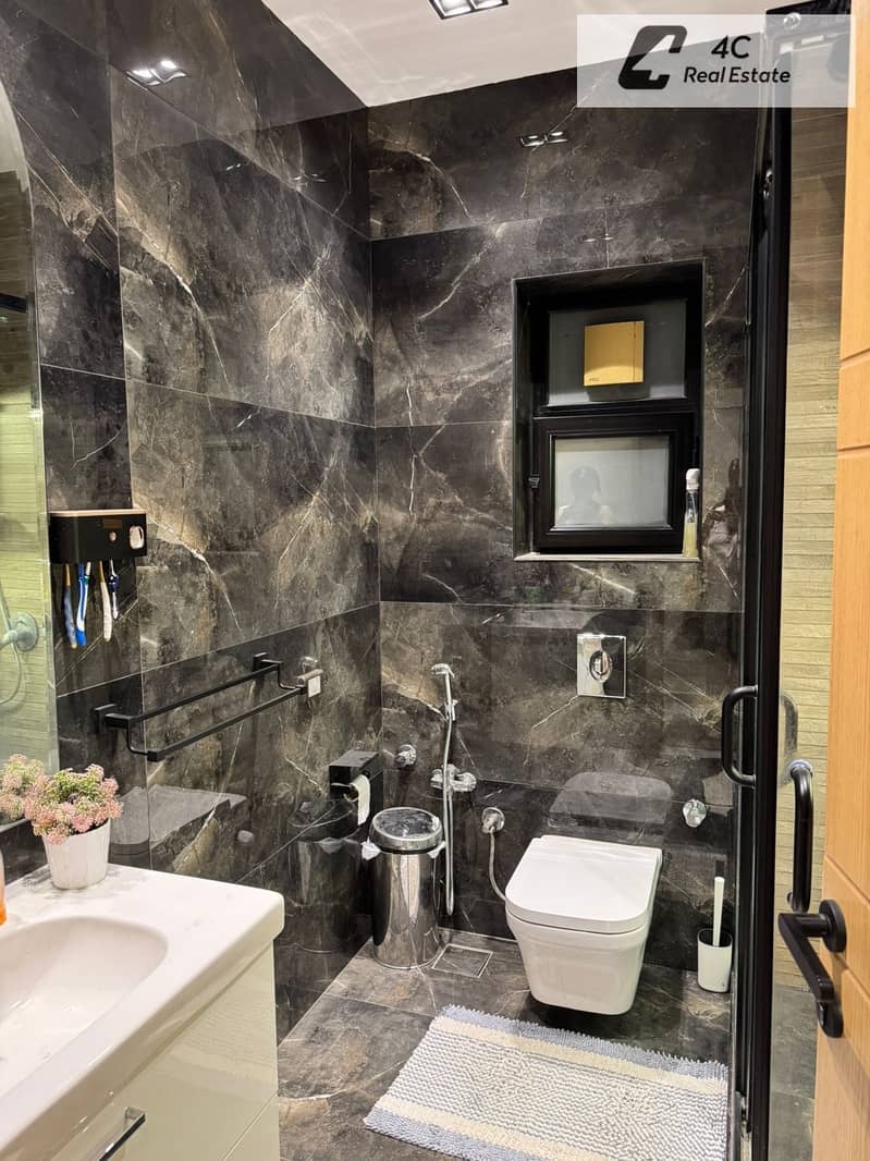 Apartment for immediate resale in Mountain View iCity, 160 meters, ultra-super-luxurious finishing, prime location, ready for viewing and occupancy. - Vista 6