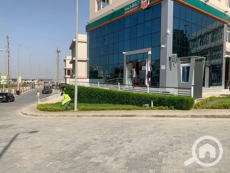Retail Shop for Sale with ready to move (Front Facing) in a Strategic Location at Karma 4, Heart of Sheikh Zayed, Near Beverly Hills - Ansicht 3