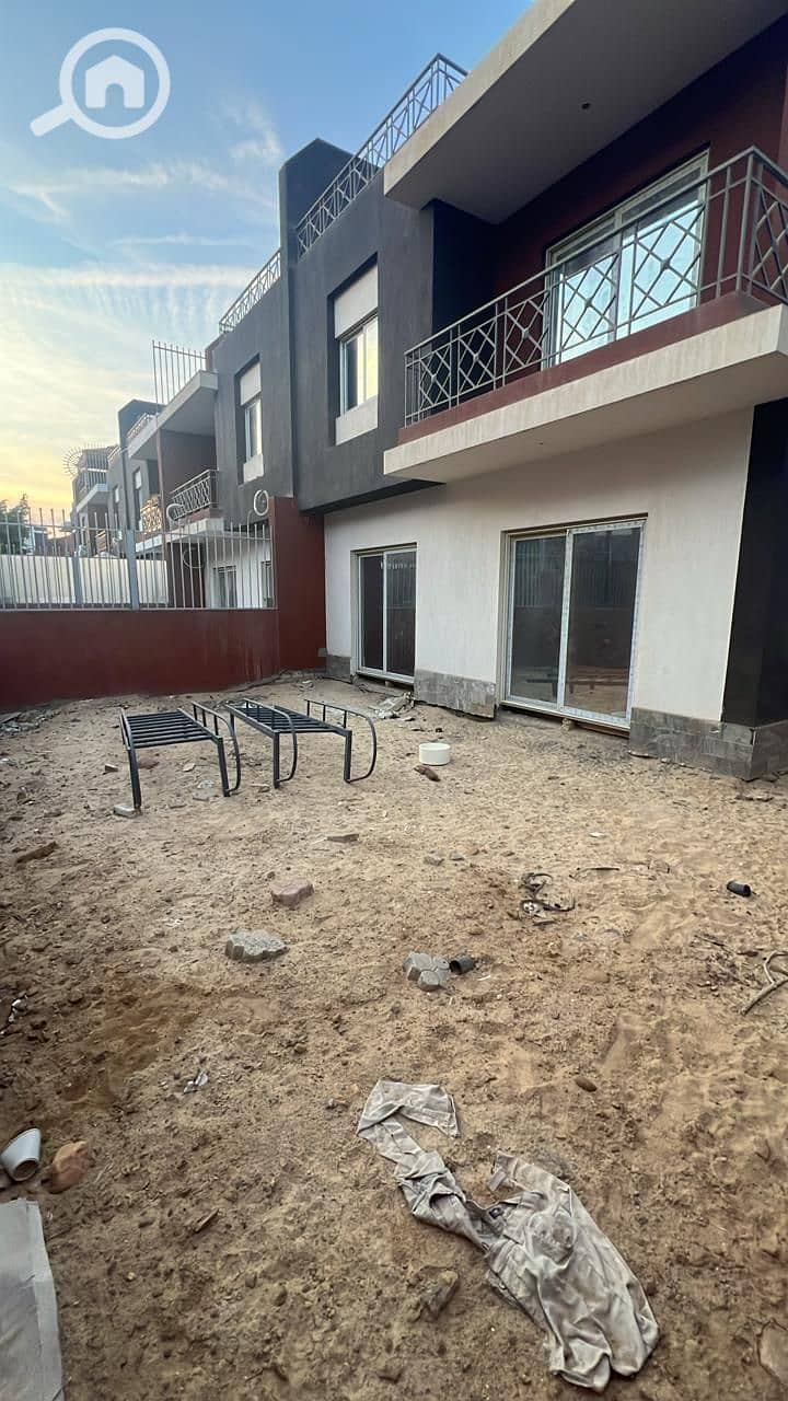 Corner townhouse for sale in Continental Residence compound, next to Beverly Hills. - Ansicht 3