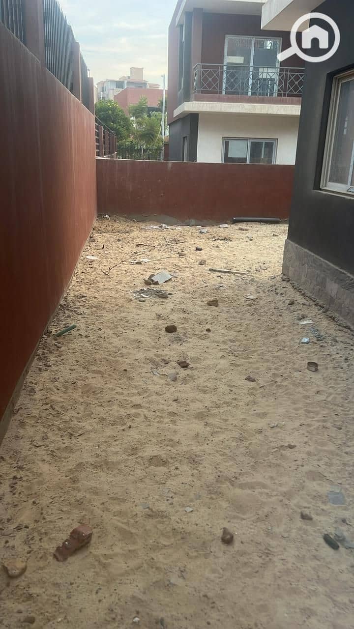 Corner townhouse for sale in Continental Residence compound, next to Beverly Hills. - Mehr