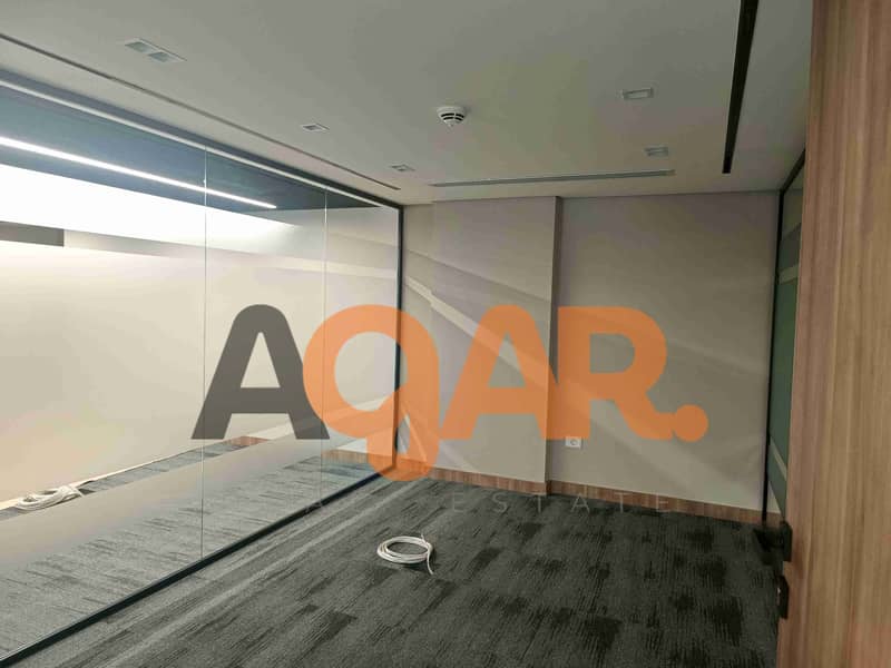 Administrative headquarters with an area of 500m in a modern administrative mall - Mehr