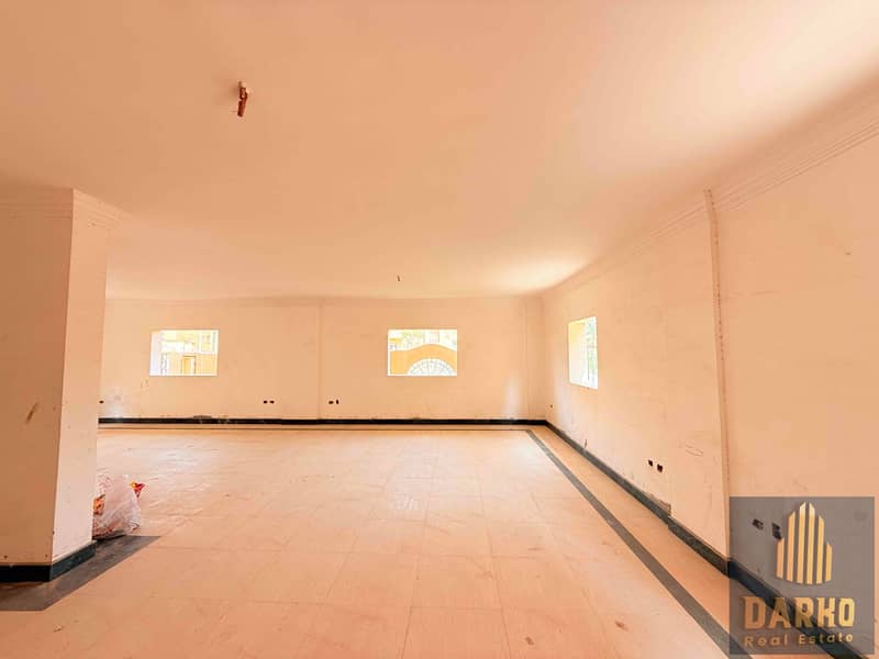 Villa for sale 600 meters west of Sumid at a commercial price with a landscape view, fully built with a basement, ground floor, two repeated floors, and a rooftop. 4/3 finishing with a view of a garden. Opportunity, the floor has one unit, a great deal. - Widok 4