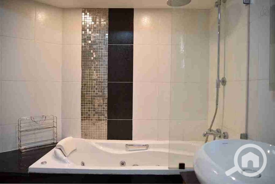 Hotel apartment for rent in Sheraton Airport, area 150 square meters - Mehr