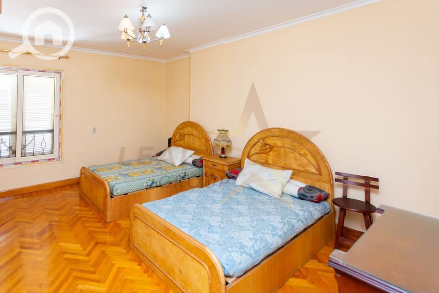 12 11. jpg