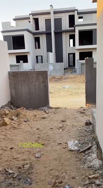 Twin House For Sale 295m Prime Location Immediate Delivery Sheikh Zayed Green Area - Więcej