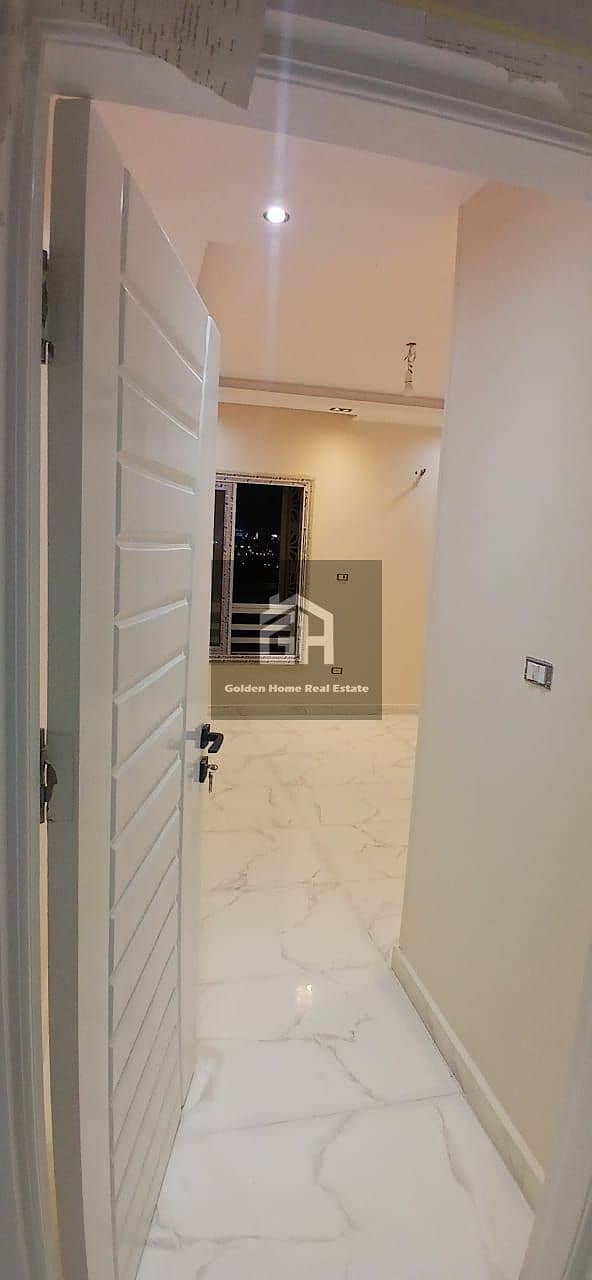 Apartment for rent in Phase 4, second floor, 174 sq m, steps from the gate, super deluxe finishing, in Elkhmayel Compound, Sheikh Zayed - Więcej