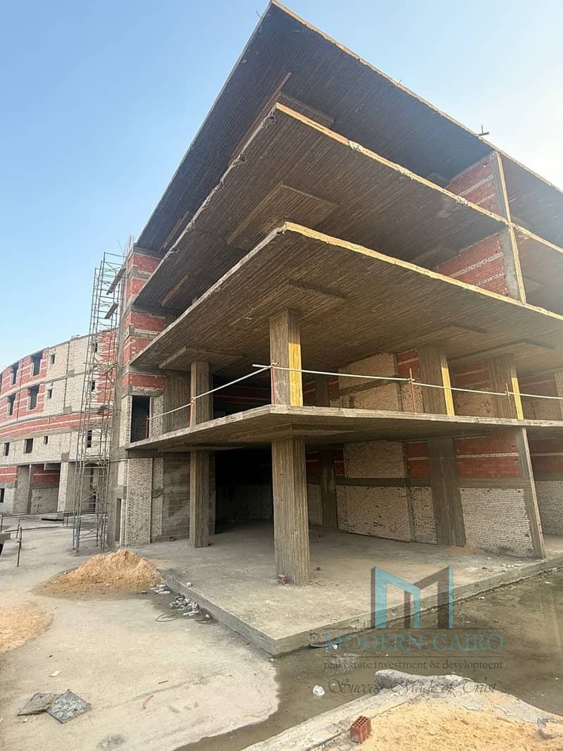 Own your retail unit in the heart of New Cairo, directly on Gamal Abdel Nasser Axis with a down payment of 815,000 EGP and installments over 10 years. - Widok 2