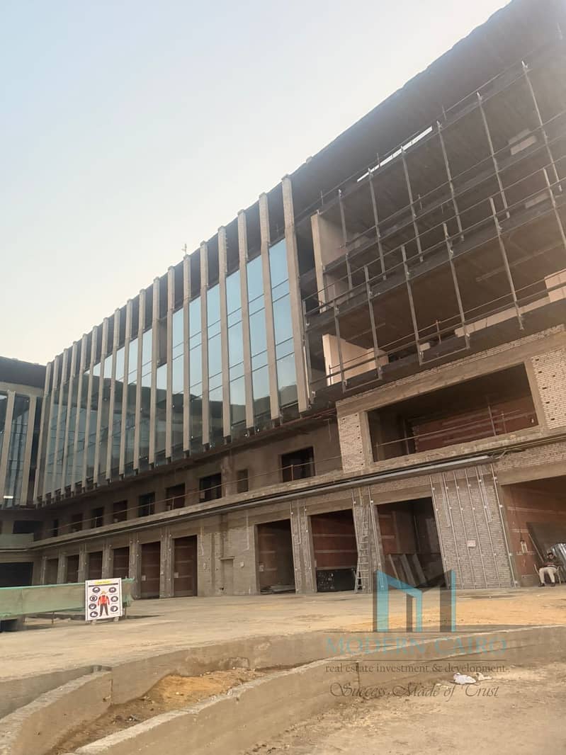 Own your retail unit in the heart of New Cairo, directly on Gamal Abdel Nasser Axis with a down payment of 815,000 EGP and installments over 10 years. - Widok 5