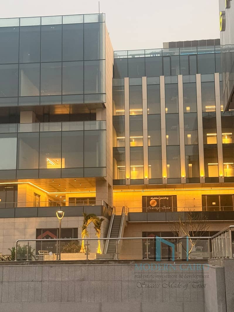Own your retail unit in the heart of New Cairo, directly on Gamal Abdel Nasser Axis with a down payment of 815,000 EGP and installments over 10 years. - Widok 6
