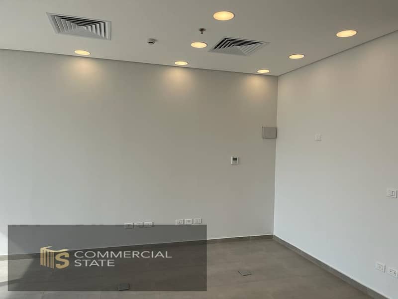 Finished Office at Agora 105m for Rent -New Cairo - Więcej