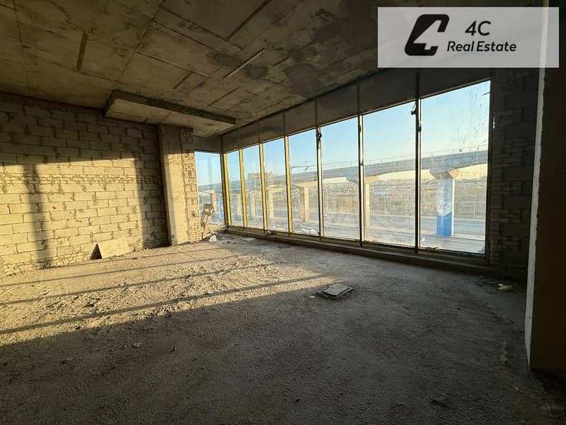 Prime office for rent in Golden Gate Redcon, South 90 Street, opposite The American University in Cairo - Mehr
