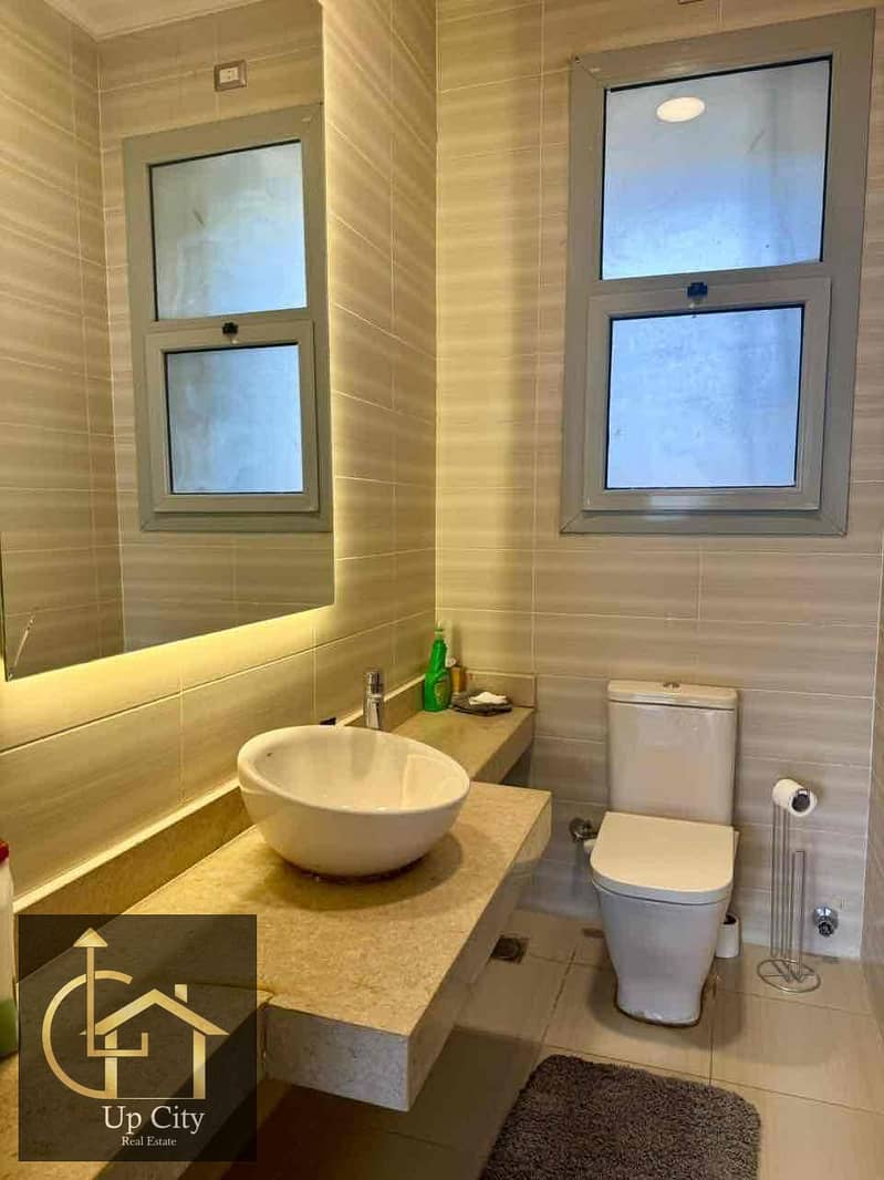 Special penthouse For rent Fully furnished with Roof area First use Open view on Garden - Aanzicht 3