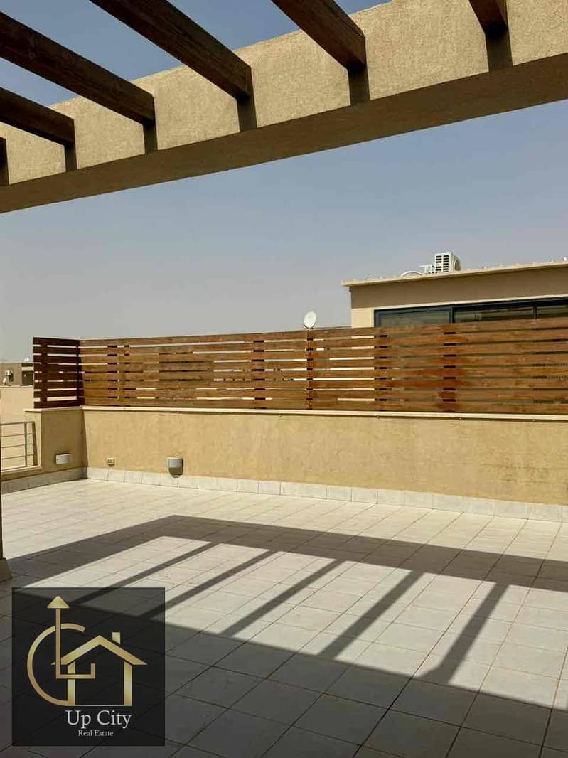 Special penthouse For rent Fully furnished with Roof area First use Open view on Garden - Aanzicht 5
