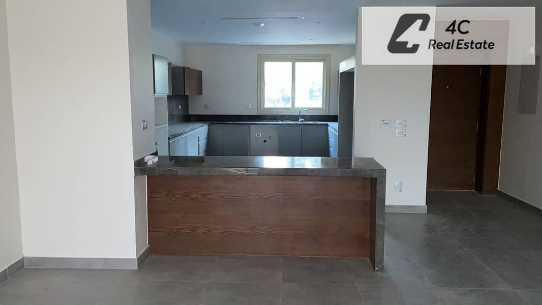 Townhouse for sale 245 sqm resale lowest price in the market 3 bedrooms prime location ready for viewing immediate delivery in Dyar Park New Cairo - Więcej