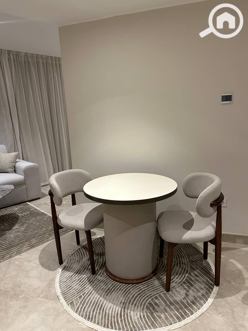 Luxury studio for rent in Sheikh Zayed – Z West 10th floor with a premium view Fully furnished (hotel-style) – brand new Private parking – fully serv - Widok 4