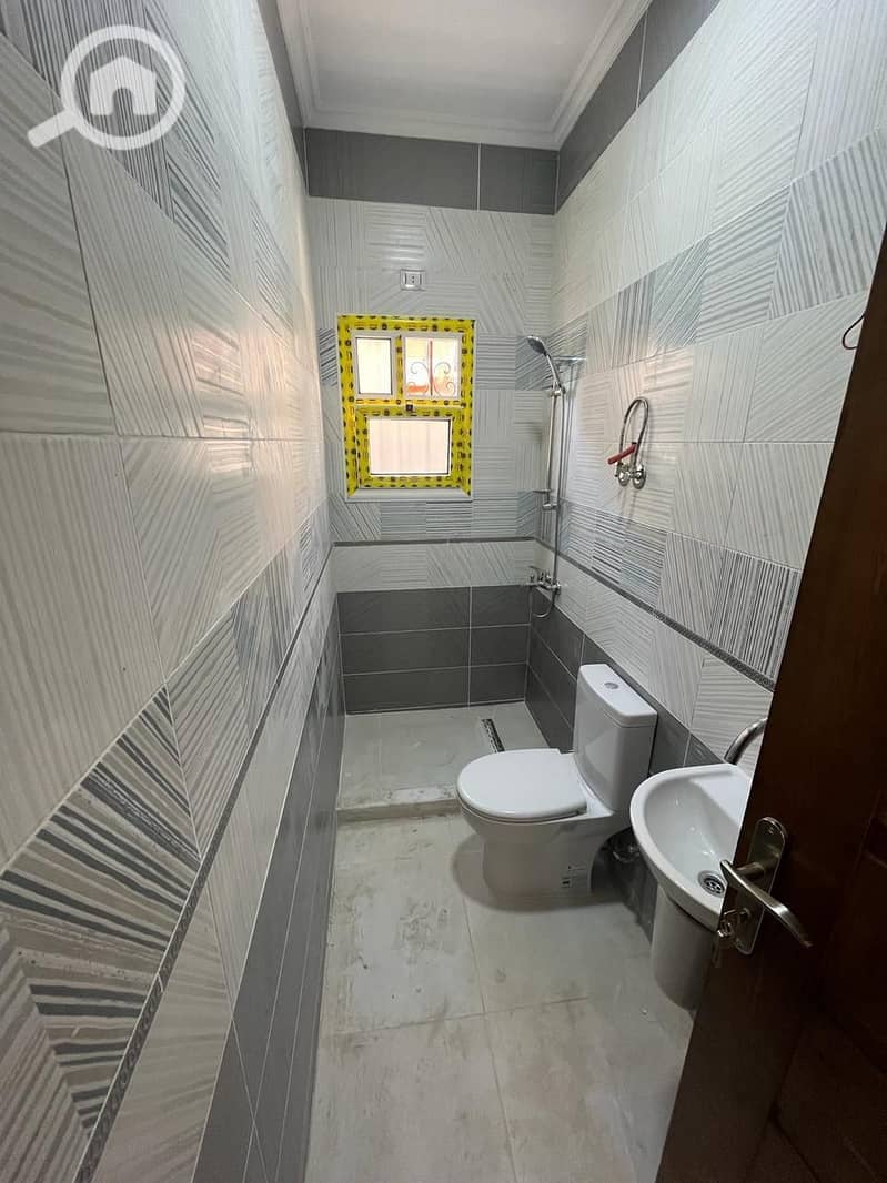 9 e16705de-aa08-42da-adce-6edcdb22a44c. jpg