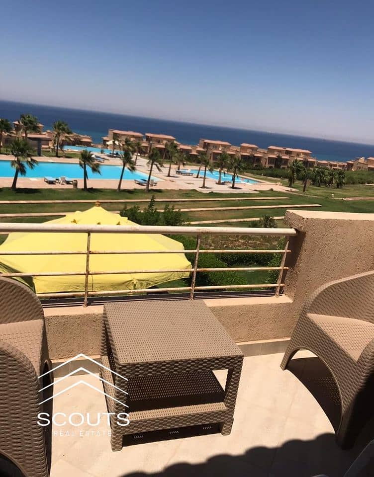 Beachfront chalet in a prime location in Lavista 6 near Porto Ain Sokhna - immediate occupancy with high-end super-lux finishing. Special price for ca - Więcej