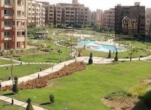 Luxury duplex for sale 305m in Garden Hills Compound, corner unit overlooking a wide garden, 4 bedrooms, private roof, immediate delivery, prime location behind Mall of Arabia and close to the main roads. – pohled 2
