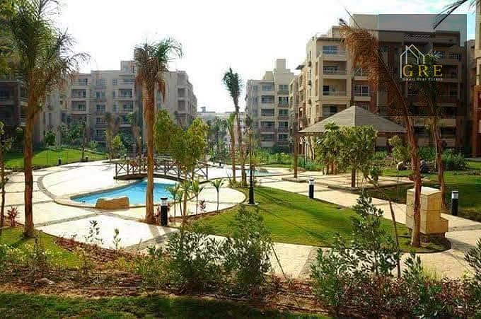 Luxury duplex for sale 305m in Garden Hills Compound, corner unit overlooking a wide garden, 4 bedrooms, private roof, immediate delivery, prime location behind Mall of Arabia and close to the main roads. – pohled 3