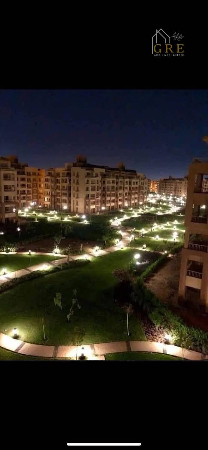 Luxury duplex for sale 305m in Garden Hills Compound, corner unit overlooking a wide garden, 4 bedrooms, private roof, immediate delivery, prime location behind Mall of Arabia and close to the main roads. – pohled 5