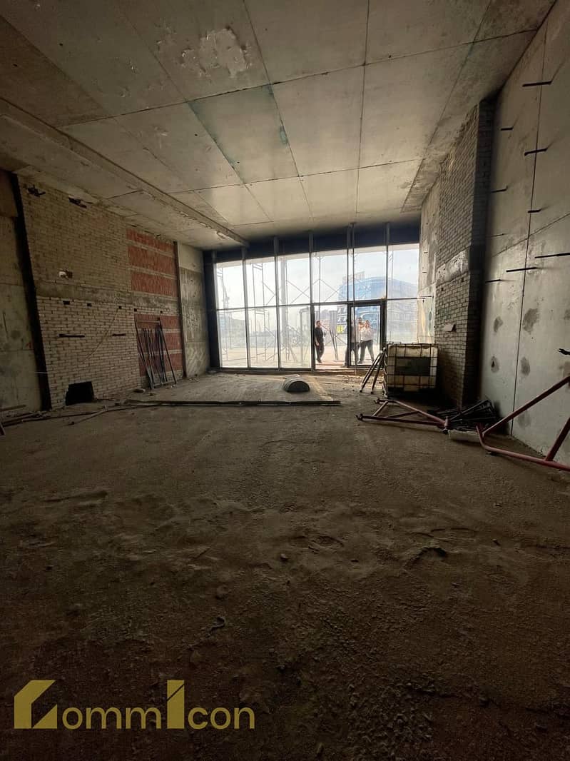 shop for rent in the Banks Complex – Fifth Settlement – pohled 5