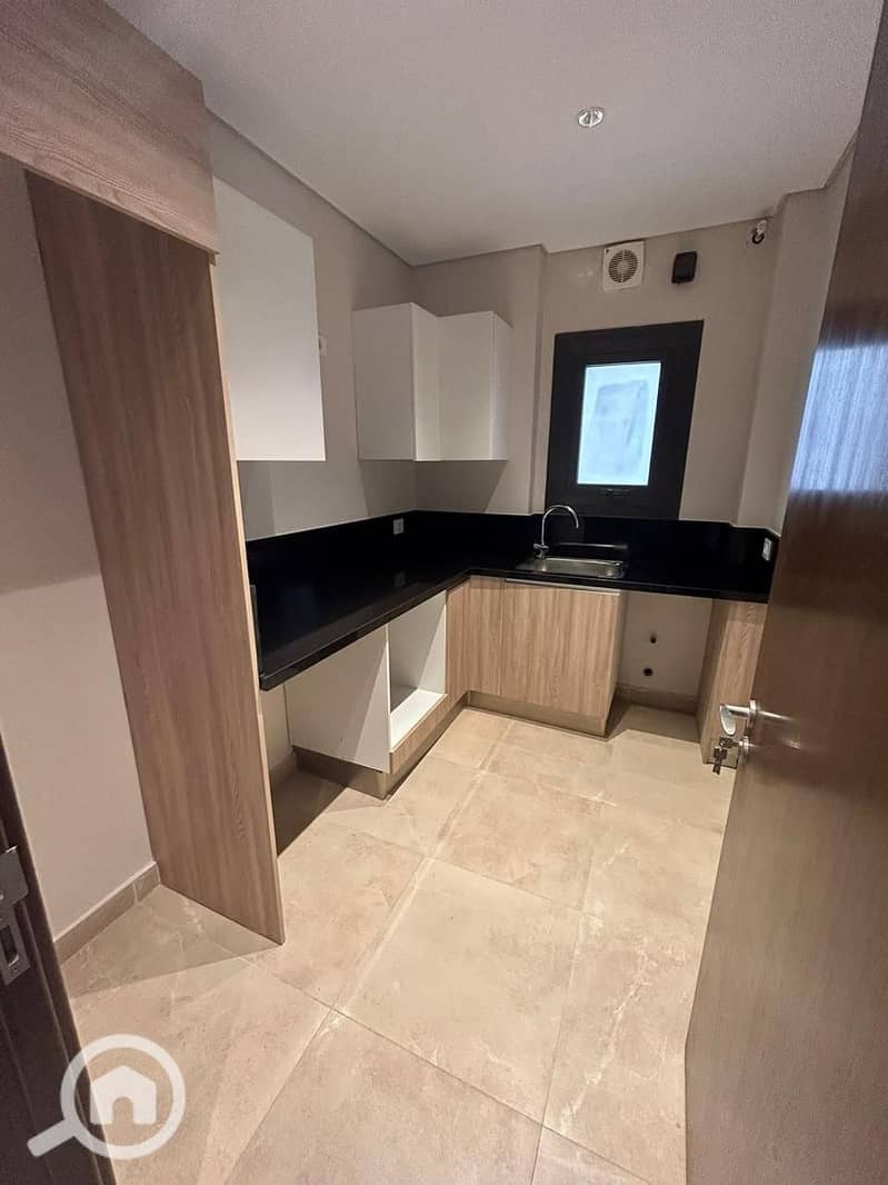 Fully finished apartment ready for viewing, in a prime location overlooking landscaped areas, for sale on installments in Smouha, Alexandria – pohled 4