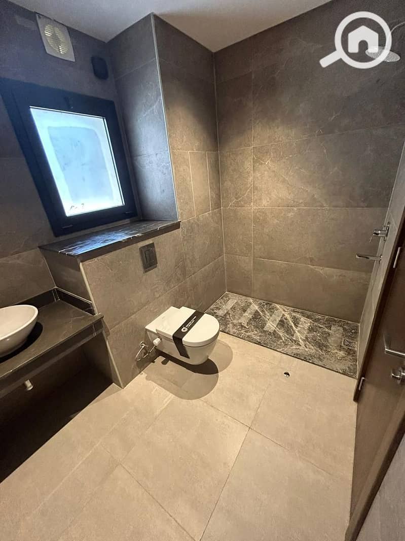 Fully finished apartment ready for viewing, in a prime location overlooking landscaped areas, for sale on installments in Smouha, Alexandria – další