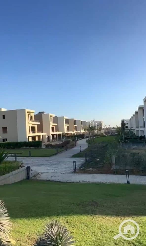 Distinctive townhouse overlooking landscaped areas Ready To Move for sale on the longest installment plan in Palm Hills Alexandria - Więcej