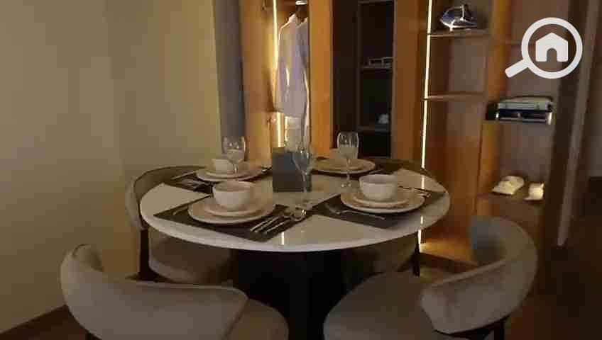 A fully furnished hotel room for a shot on the Nile under the management of InterContinental Hotels. - Widok 3
