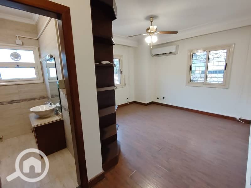 Duplex for rent in Sarayat Al-Maadi, ground floor with kitchen, air-conditioned, 5 rooms - Więcej