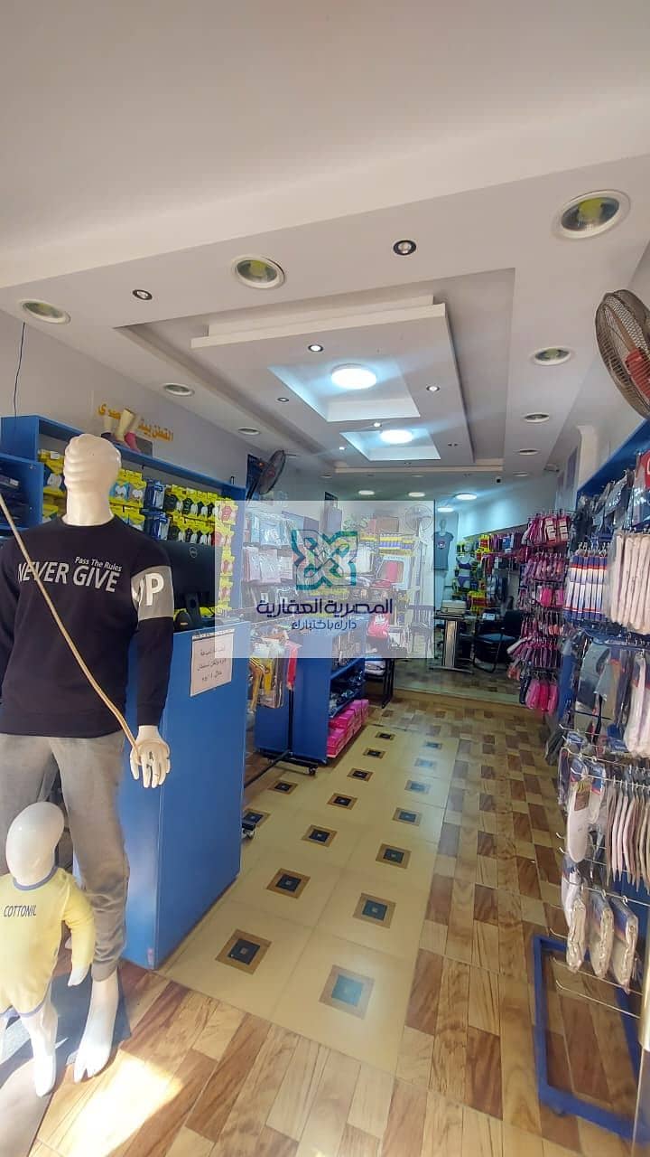 For sale: a shop located behind the sporting club in Al-Qatamiya and Maadi Gardens, Al-Abad Al-Rahman City, brand Cotoneil. The area of the shop is 39 square meters, with a cladding facade and a secure entrance. - Widok 3