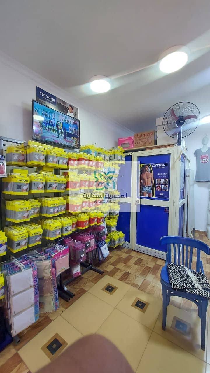 For sale: a shop located behind the sporting club in Al-Qatamiya and Maadi Gardens, Al-Abad Al-Rahman City, brand Cotoneil. The area of the shop is 39 square meters, with a cladding facade and a secure entrance. - Widok 4
