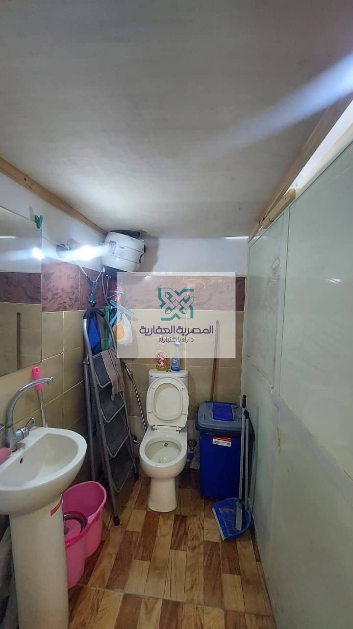 For sale: a shop located behind the sporting club in Al-Qatamiya and Maadi Gardens, Al-Abad Al-Rahman City, brand Cotoneil. The area of the shop is 39 square meters, with a cladding facade and a secure entrance. - Widok 5