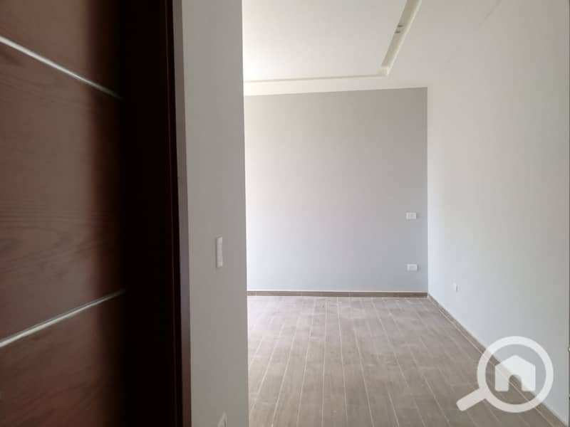 Spacious Apartment for Rent in Village Gate Compound – další