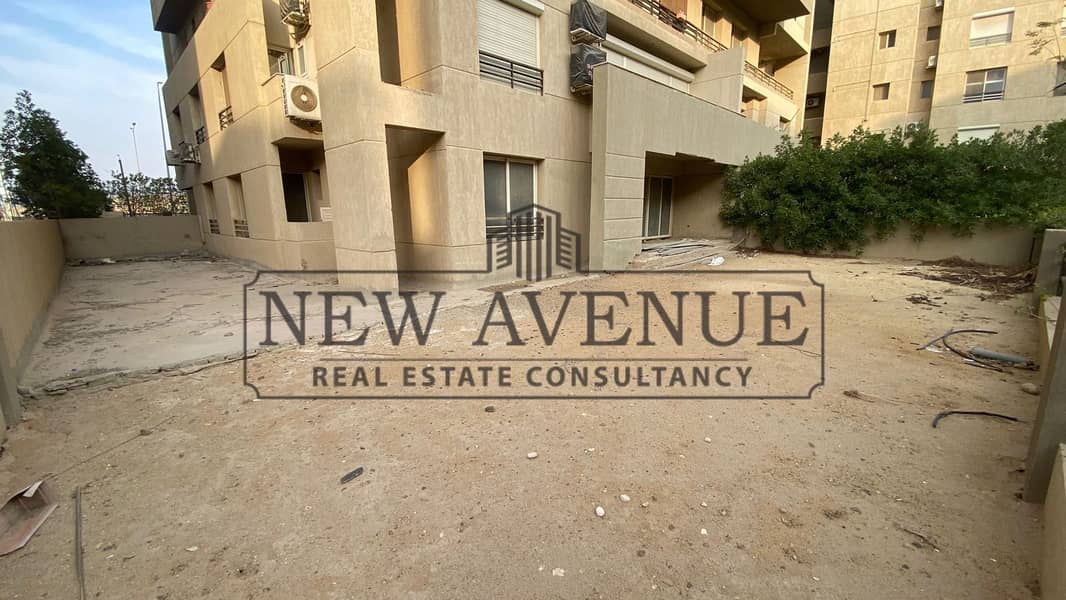 Apartment Corner with Garden Prime Location Overlooking Greenery and Lake and Bahri view in The Square New Cairo - Widok 5