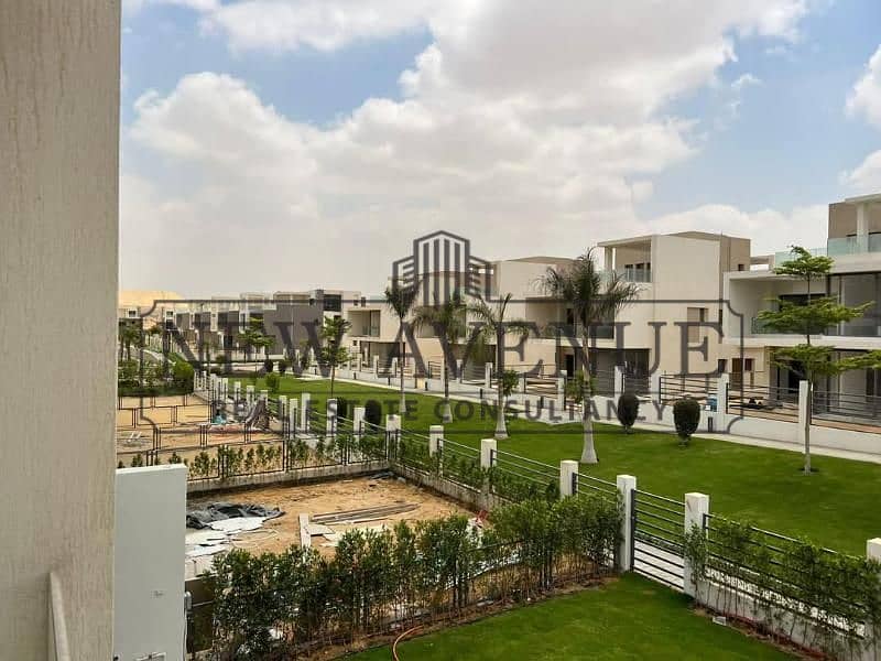 Townhouse Corner Villa 3 Bedrooms 4 Bathrooms 2 living rooms with the Best Layout at Fifth Square Al Marasem New Cairo - Widok 3