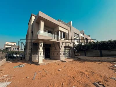 4 Bedroom Townhouse for Sale in New Cairo, Cairo - WhatsApp Image 2026-02-11 at 4.12. 35 PM. jpeg 4 Bedroom Townhouse for Sale in New Cairo, Cairo - WhatsApp Image 2026-02-11 at 4.12. 35 PM. jpeg
